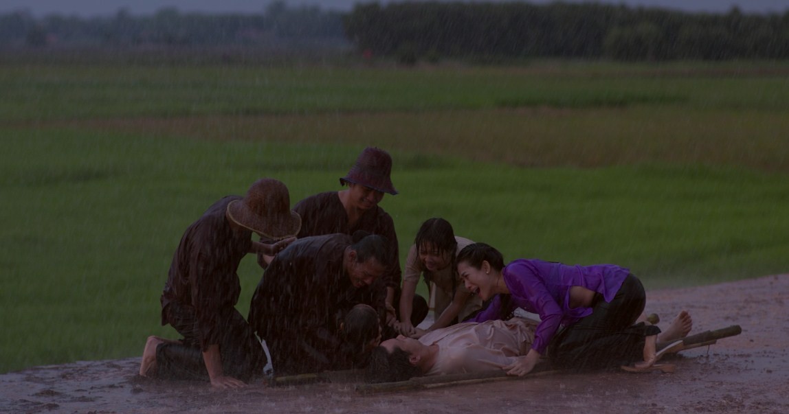 Cô Ba Sài Gòn bản truyền hình mở đầu bằng một chuỗi chết chóc